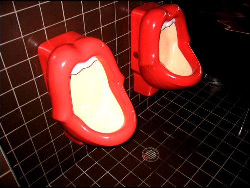 Mouth_shaped_urinals