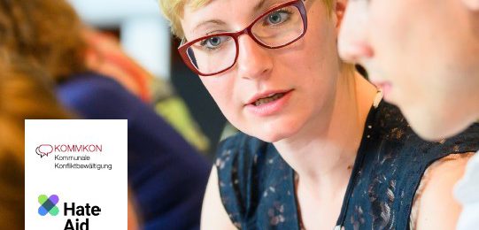 Toolkit für Kommunalpolitikerinnen: KommKon – Kommunen fit im Umgang mit Hass, Hetze und Sexismus